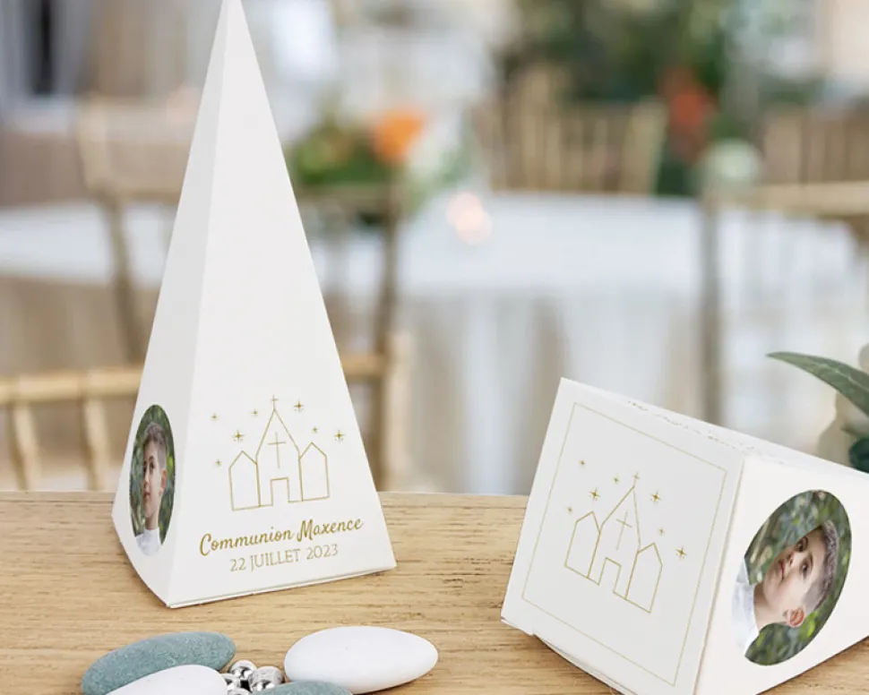 Boîtes à dragées personnalisées avec dragées chocolat et amandes - Chapelle
