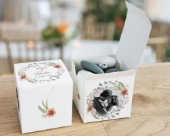Boîtes à dragées personnalisées avec dragées chocolat et amandes - Mariage bohème