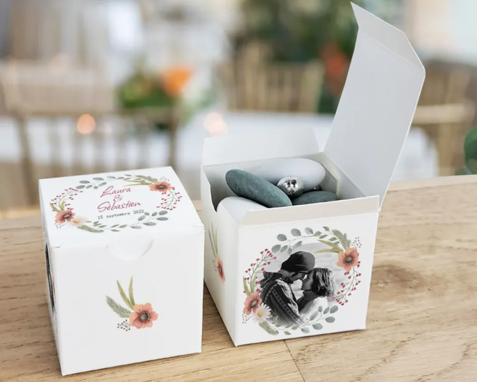 Boîtes à dragées personnalisées avec dragées chocolat et amandes - Mariage bohème