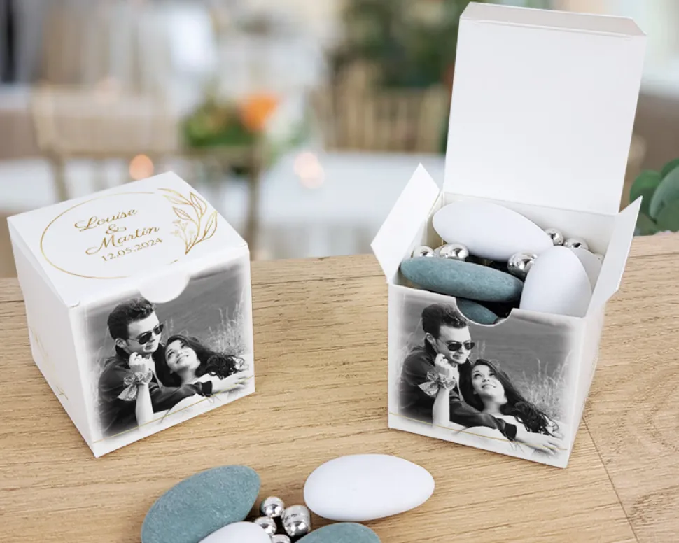 Boîtes à dragées personnalisées avec dragées chocolat et amandes - Mariage élégant