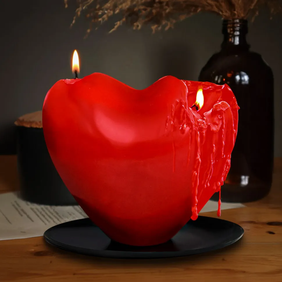 Bougie parfumée en forme de coeur rouge