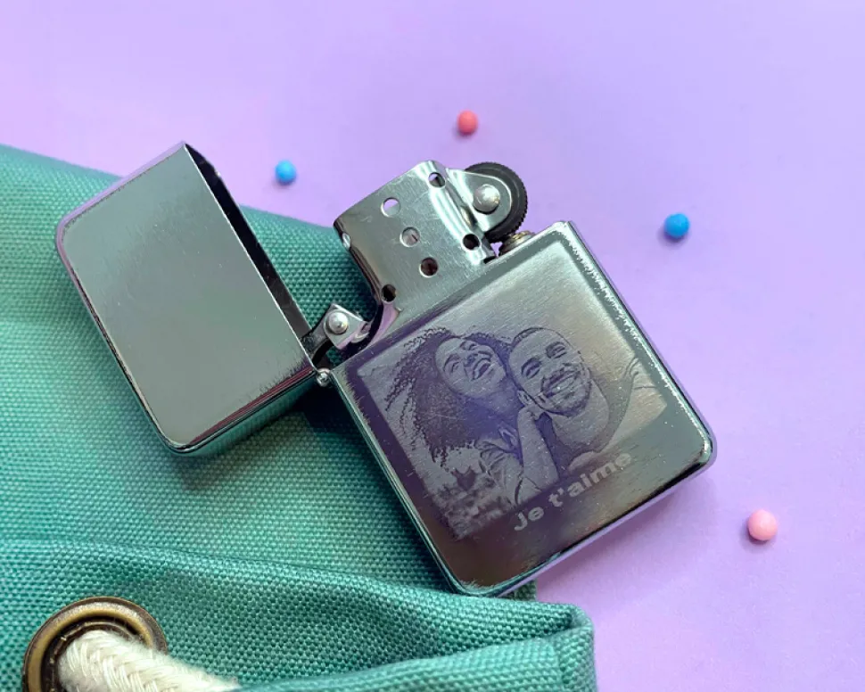 Briquet Gravé Photo