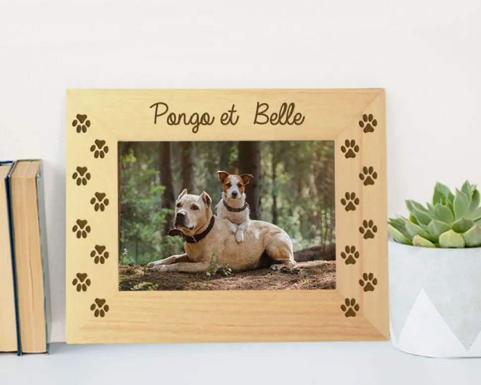 Cadre en bois gravé empreintes chien