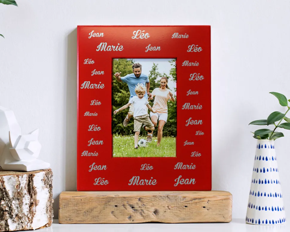 Cadre métal rouge gravé Famille Prénoms