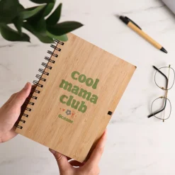 Cahier en bois personnalisé - Cool Mums Club