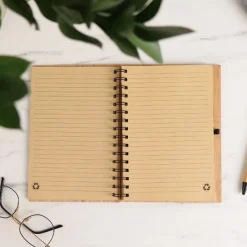 Cahier en bois personnalisé - Cool Mums Club