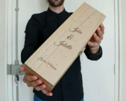 Caisse à vin personnalisée en bois - Prénoms couple