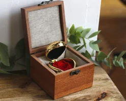 Coffret personnalisé avec rose en or et rose éternelle secrète