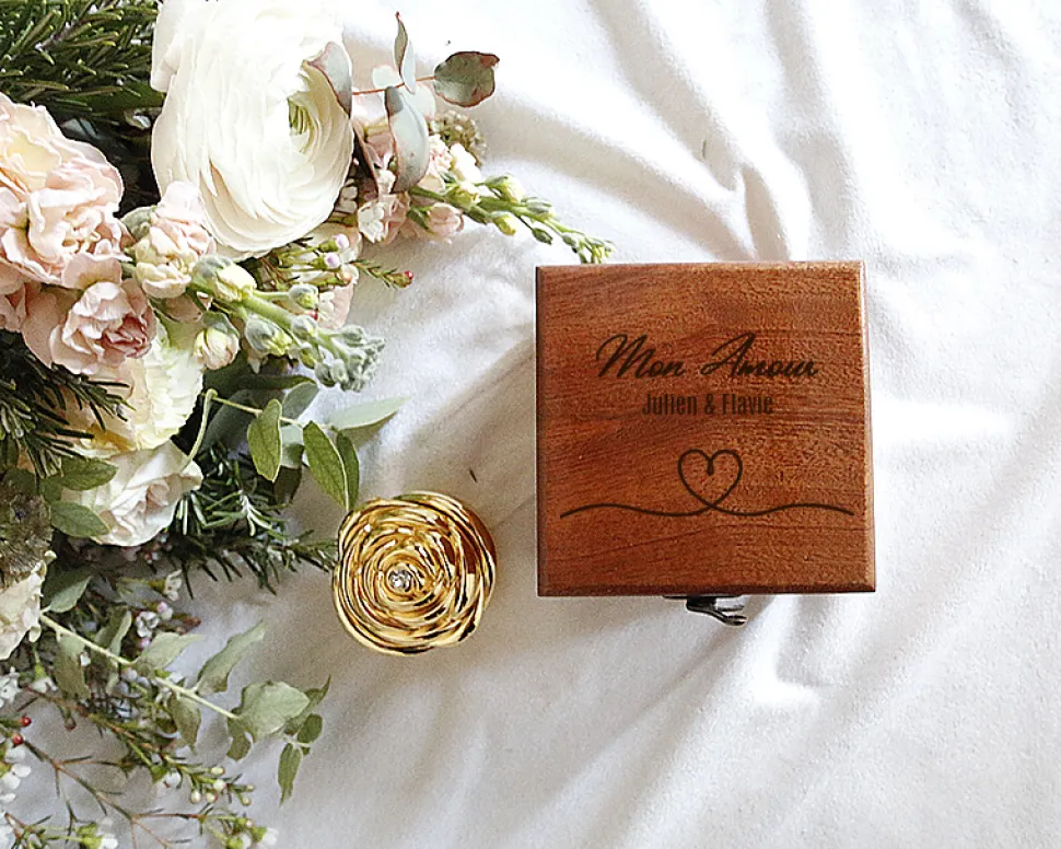 Coffret personnalisé avec rose en or et rose éternelle secrète