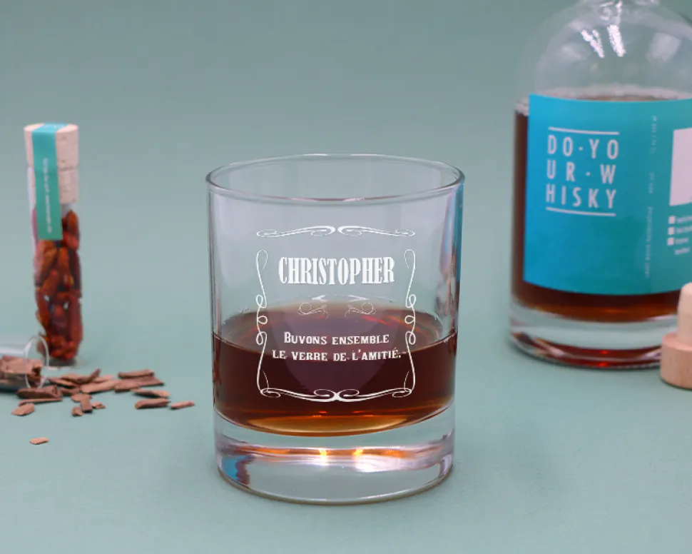 Kit de fabrication de whisky avec un verre personnalisé