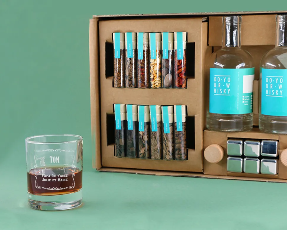 Kit de fabrication de whisky avec un verre personnalisé