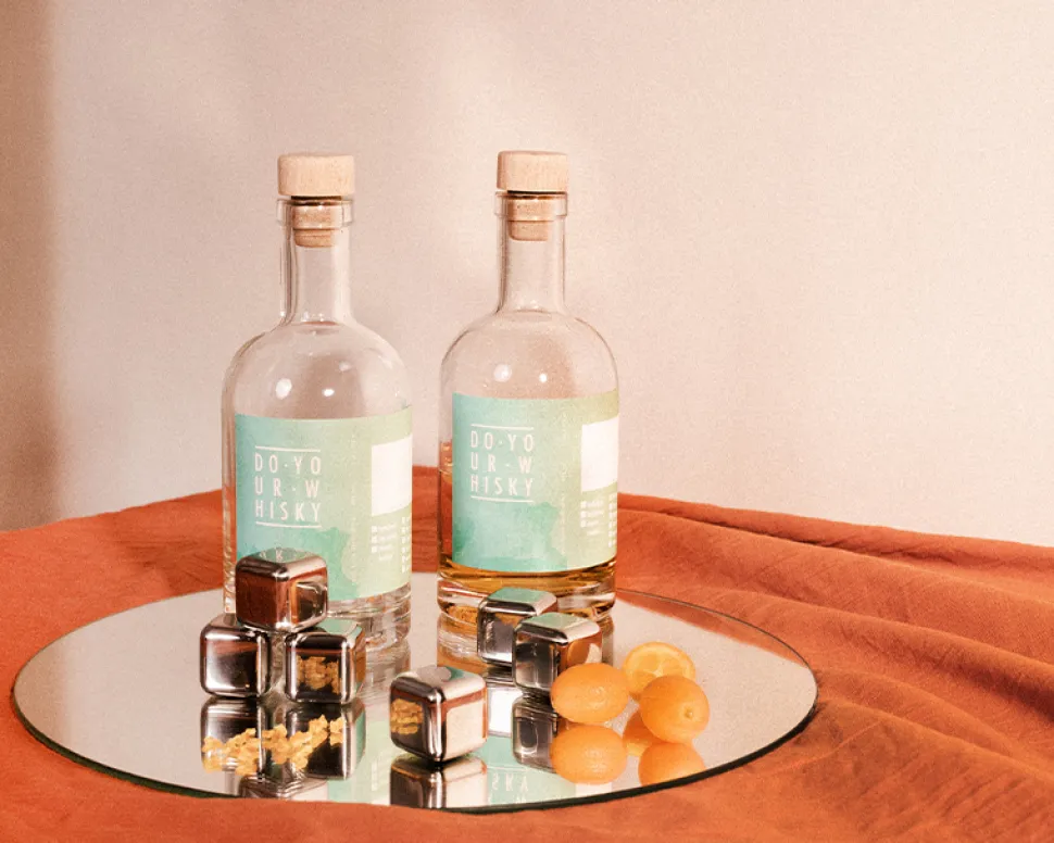 Kit de fabrication de whisky avec un verre personnalisé