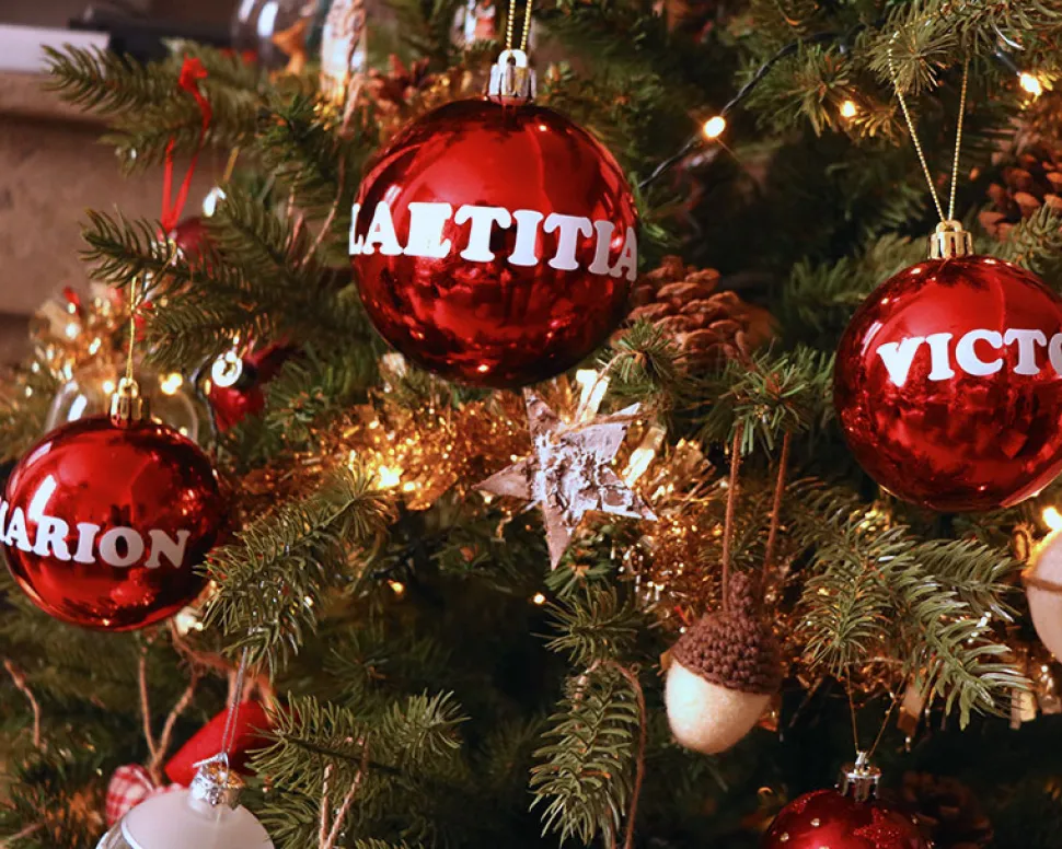Les six boules de Noël personnalisées