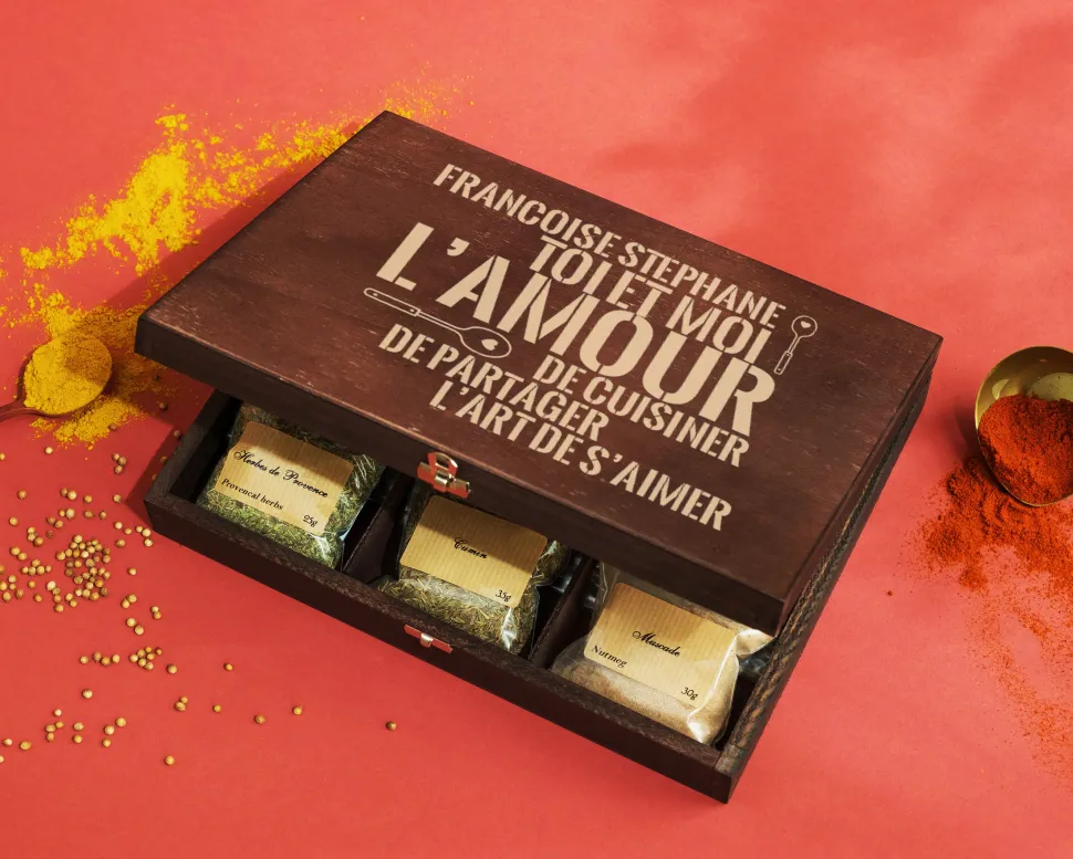Petit coffret d'épices gravé Couple - 9 épices du monde
