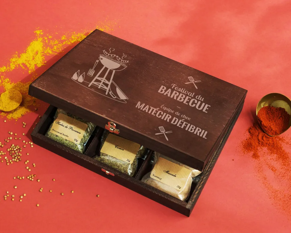 Petit coffret d'épices gravé Festival du barbecue - 9 épices du monde