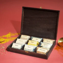 Petit coffret d'épices gravé « Les épices de » - 9 épices du monde