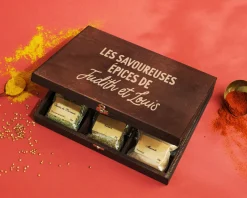 Petit coffret d'épices gravé Message - 9 épices du monde