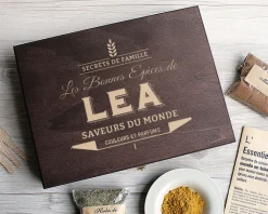 Petit coffret d'épices gravé « Les bonnes épices de » - 9 épices du monde