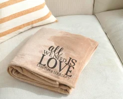 Plaid personnalisé couple - All we need is love