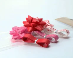Rubans et nœuds cadeaux - Love