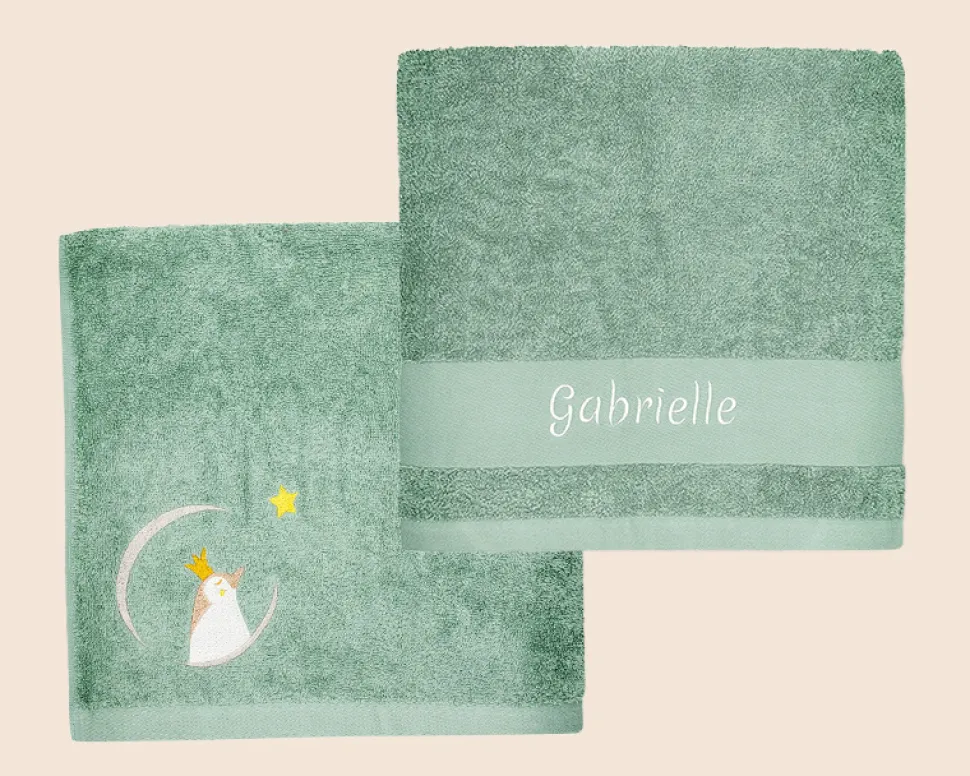 Serviette personnalisée brodée pour enfant - Pingouin Vert