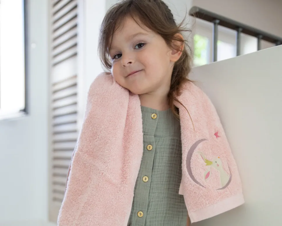 Serviette personnalisée brodée pour enfant - Lapin Poudre